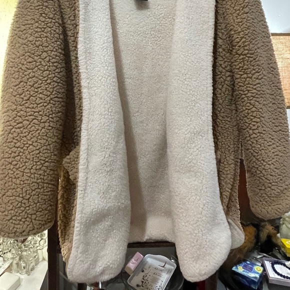 Me Jane women winter sherpa jacket hooded. Small-M,like new. - Picture 9 of 10